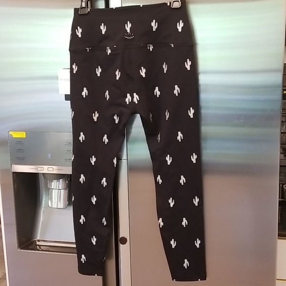 💕BEYOND YOGA💕 Cactus High Waisted Midi Legging Medium M NWT - Picture 2 of 16